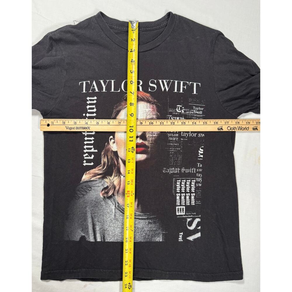 Taylor Swift Reputation Tour 2018 Rare Stadium T Shirt Size SMALL - Picture 7 of 10